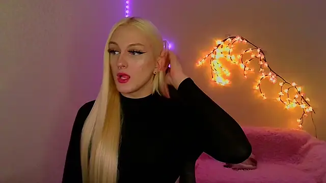 Snapshot of DianaRadrigo chatting on October 2025 12:39:02 PM DianaRadrigo online show from October 2025 12:39:02 PM