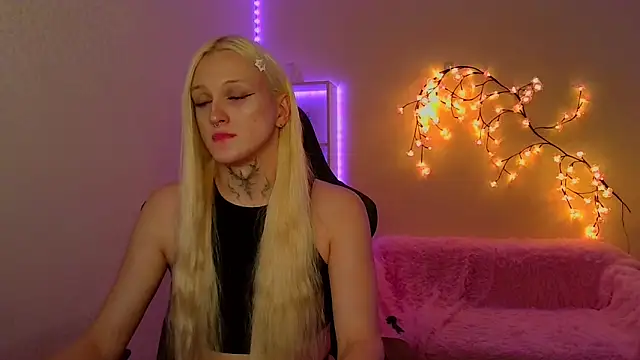 Snapshot of DianaRadrigo chatting on November 2025 11:54:01 AM DianaRadrigo online show from November 2025 11:54:01 AM