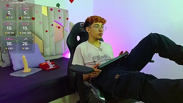 Snapshot of Axel_tay chatting on March 2025 03:22:01 AM Axel tay online show from March 2025 03:22:01 AM