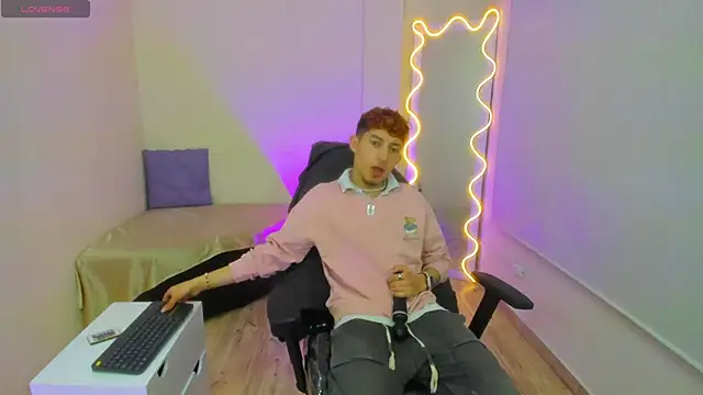 Snapshot of Axel_tay chatting on October 2025 03:29:02 AM Axel tay online show from October 2025 03:29:02 AM