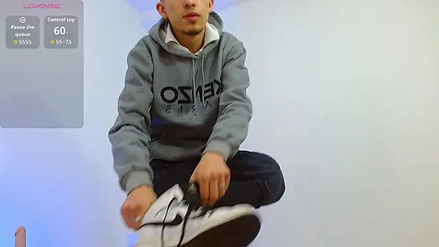 Snapshot of Axel_tay chatting on November 2025 11:31:02 AM Axel tay online show from November 2025 11:31:02 AM