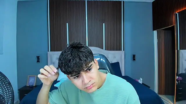 Tommy18   online show from October 2025 03:18:02 AM