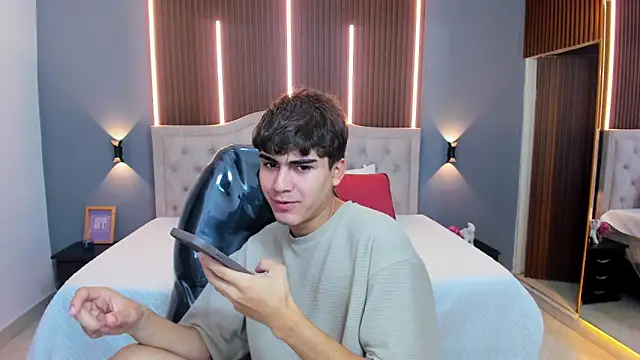 Tommy18   online show from November 2025 03:28:02 AM