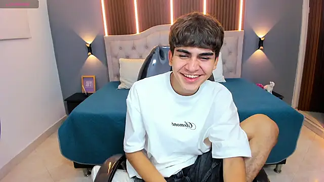 Tommy18   online show from November 2025 03:41:01 AM