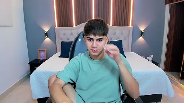 Tommy18   online show from December 2025 03:24:02 AM