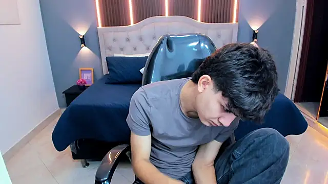 Tommy18   online show from April 2026 03:31:02 AM