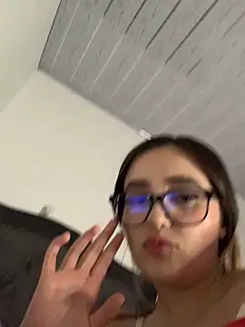 Snapshot of LunaShine_ chatting on January 2025 12:42:01 AM LunaShine online show from January 2025 12:42:01 AM