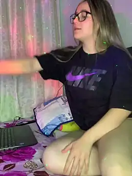 Snapshot of LunaShine_ chatting on February 2025 11:26:02 PM LunaShine online show from February 2025 11:26:02 PM