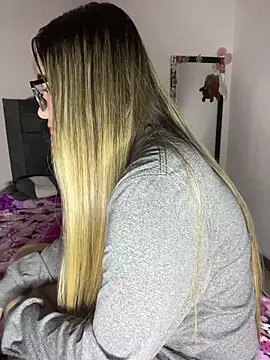 Snapshot of LunaShine_ chatting on September 2025 12:46:02 AM LunaShine online show from September 2025 12:46:02 AM