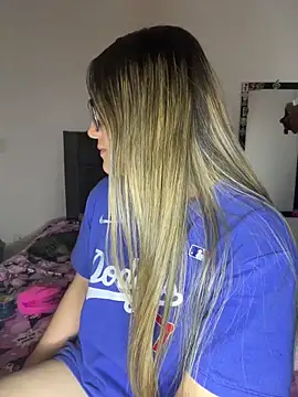 Snapshot of LunaShine_ chatting on September 2025 01:33:01 AM LunaShine online show from September 2025 01:33:01 AM