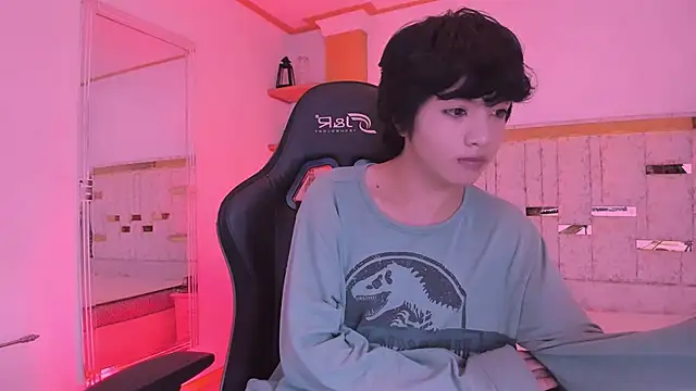 AllanYong18 online show from March 2025 04:24:01 AM