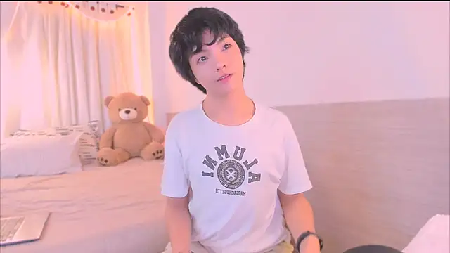 AllanYong18 online show from November 2025 08:58:01 AM