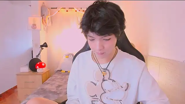 AllanYong18 online show from April 2026 01:27:02 PM