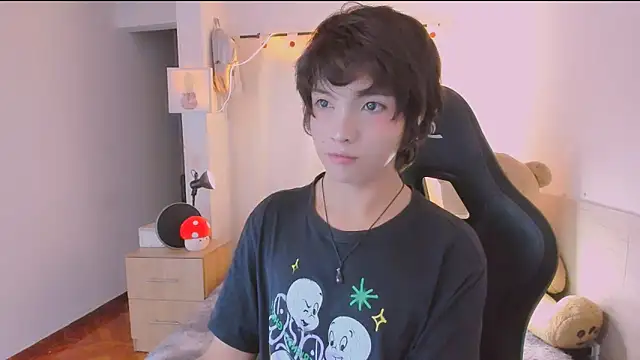 AllanYong18 online show from April 2026 07:22:01 AM