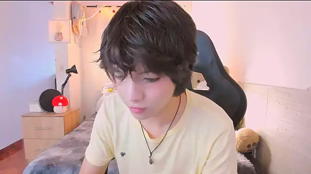 AllanYong18 online show from April 2026 12:41:01 PM