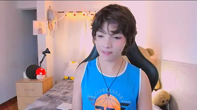 AllanYong18 online show from April 2026 10:57:02 AM