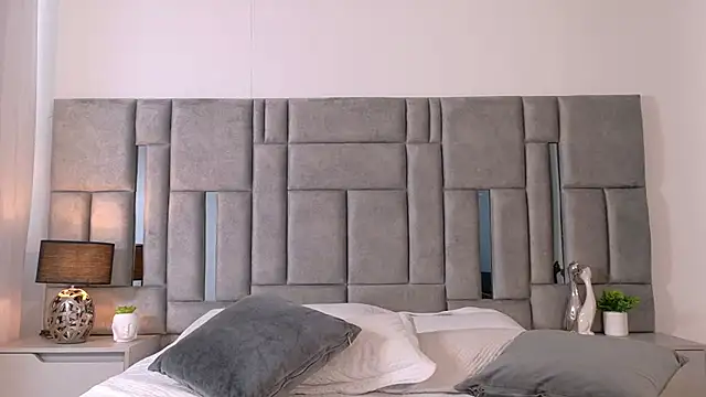 Karla Hudsson online show from November 2025 01:11:02 PM