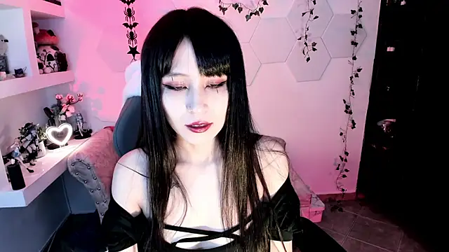 Effy Devalk online show from February 2025 02:04:02 PM