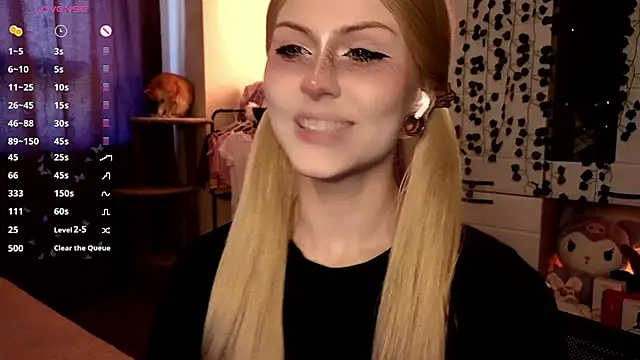 Emily  Mooree online show from October 2025 07:16:01 AM