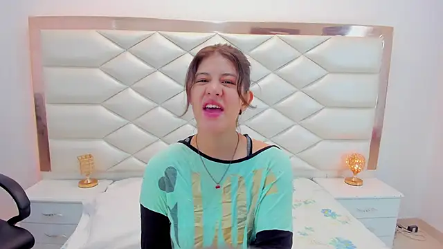 MiaQueen021 online show from January 2025 12:16:01 PM