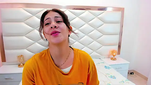 MiaQueen021 online show from January 2025 12:32:02 PM