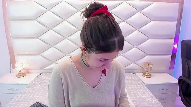 MiaQueen021 online show from February 2025 12:27:02 PM