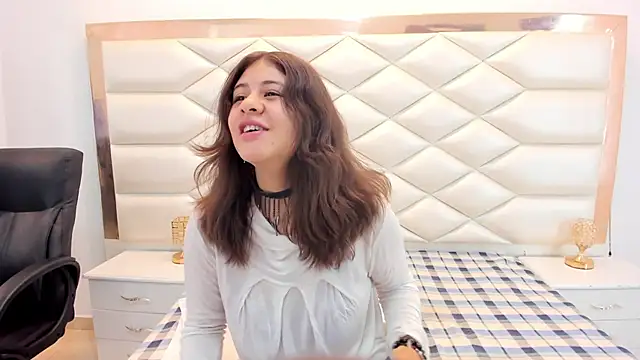 MiaQueen021 online show from February 2025 12:26:02 PM