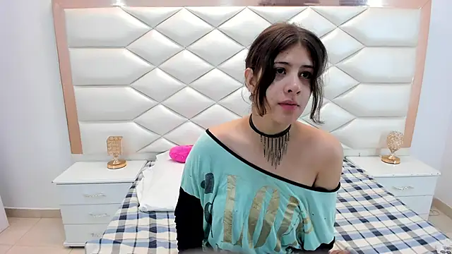 MiaQueen021 online show from February 2025 12:22:02 PM