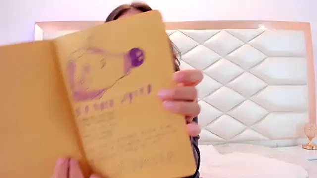 MiaQueen021 online show from February 2025 06:54:02 PM