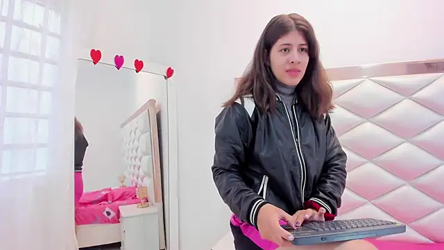 MiaQueen021 online show from March 2025 12:33:02 PM