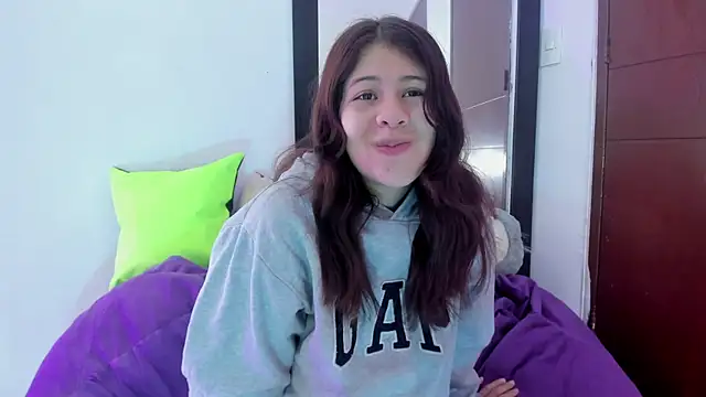 Snapshot of MiaQueen021 chatting on September 2025 02:27:01 PM MiaQueen021 online show from September 2025 02:27:01 PM