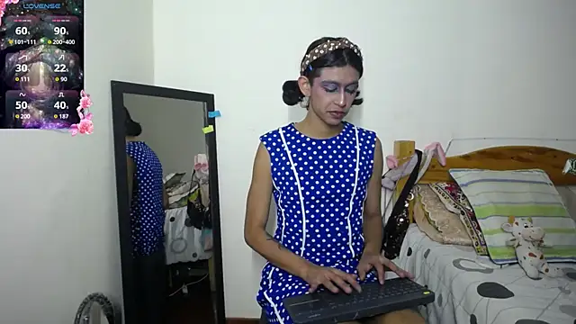 boysLittle online show from November 2025 05:50:01 AM