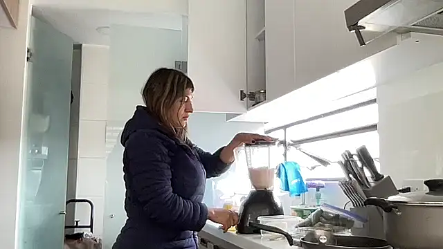 LunaBeya online show from April 2026 06:21:01 PM