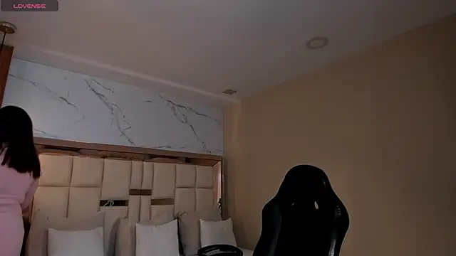 zoes milee online show from April 2026 11:30:02 AM