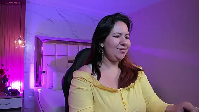 Snapshot of zoes_milee chatting on May 2026 11:38:01 AM zoes milee online show from May 2026 11:38:01 AM