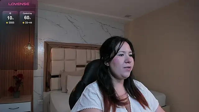 Snapshot of zoes_milee chatting on June 2026 11:16:01 AM zoes milee online show from June 2026 11:16:01 AM
