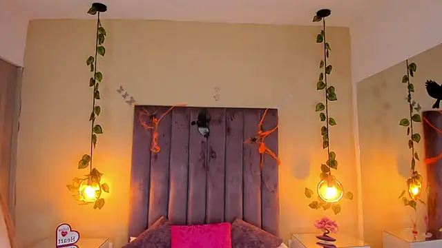 Dahlia Rousse online show from October 2025 10:30:01 PM