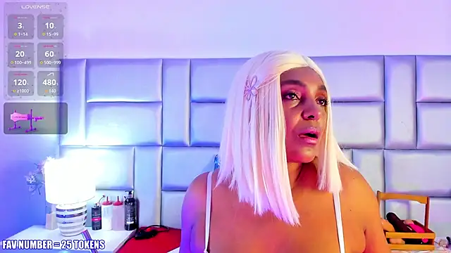 LovelyNickii online show from November 2025 01:00:02 PM