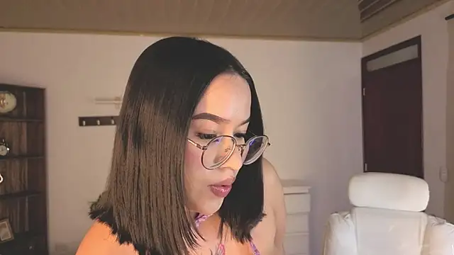 Snapshot of Renaxi_Smith chatting on July 2026 07:49:01 PM Renaxi Smith online show from July 2026 07:49:01 PM