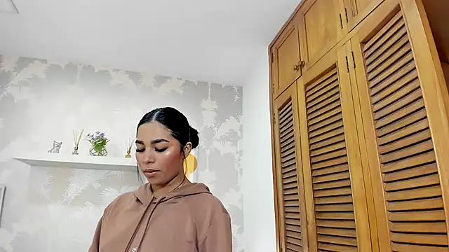 CharlotteGraay online show from October 2025 08:15:01 PM