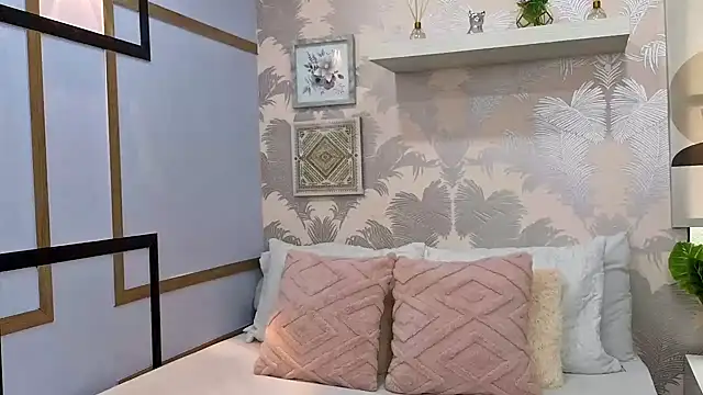 CharlotteGraay online show from November 2025 07:48:02 PM