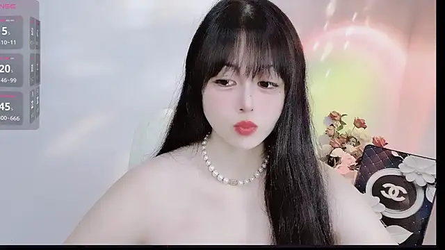 LiLiLily online show from October 2025 06:19:02 PM