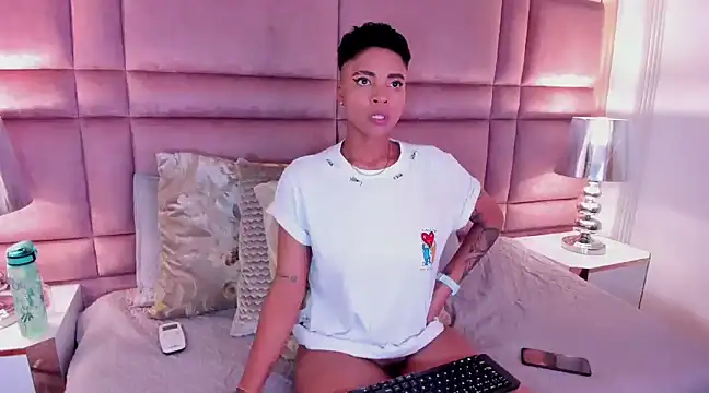 LuciaWallace online show from February 2025 10:33:02 AM