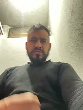 Snapshot of leonardohot1987 chatting on January 2025 05:18:01 PM leonardohot1987 online show from January 2025 05:18:01 PM