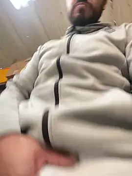 Snapshot of leonardohot1987 chatting on March 2025 07:05:02 PM leonardohot1987 online show from March 2025 07:05:02 PM