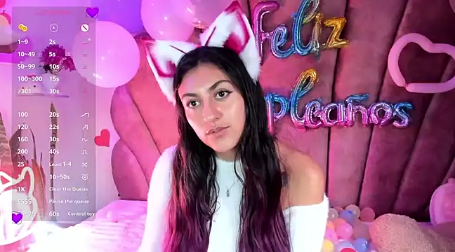 Snapshot of sweetfoxy_17 chatting on February 2025 10:03:02 PM sweetfoxy 17 online show from February 2025 10:03:02 PM