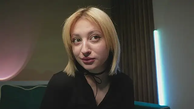 milasmiu online show from February 2025 03:03:01 PM