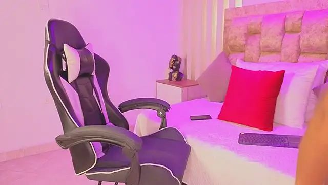 avis lara online show from March 2026 07:31:01 PM