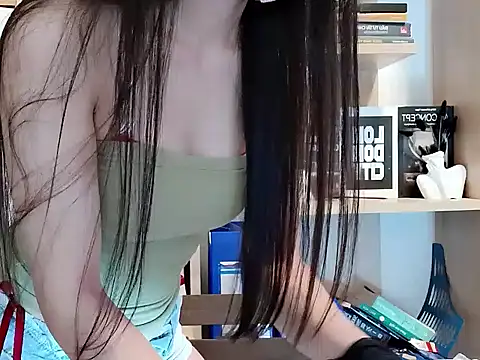 Snapshot of Lush-Office chatting on October 2025 06:47:02 AM Lush-Office online show from October 2025 06:47:02 AM