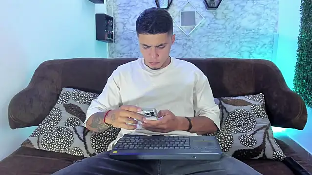 Thomass conor online show from November 2025 06:01:02 PM